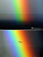 摄影师在法国度假胜地拍到彩虹尽头图片 　　2010年8月，摄影师莱昂纳尔从窗户向外望时看到了这一壮观景象。莱昂纳尔称：“当时沿海地区正在下雨，而陆地上是干的，我所居住的沿海地带有许多船只，我等待一艘船经过彩虹，以便展示它的巨大。剩下的只是拍片了，我没有使用任何特效或者采取任何特别的技术措施。那个画面就在那里，所有的人都可以看到。”