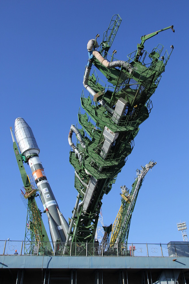 Soyuz and Metop-B ro...