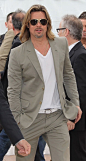  Brad Pitt wearing white t-shirt under light suit with white belt and shoes