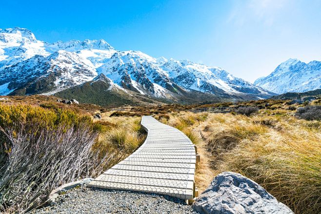 Hooker valley walkin...