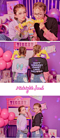 midnightland. 트윙클 모먼트 tee by 츄(chuu) : ★ CHUU x LEEGONG 미드나잇랜드 ★ 심플한 디자인줄 알았는데~빈틈없는 귀염매력~입는순간 트윙클~백리본나염도 사랑스러워♡                                                                                                                                            