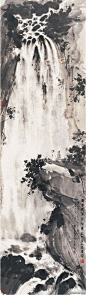 傅抱石 《观瀑图》欣赏 --- 该作画面一派傅氏气概，瀑布飞泻，流水潺潺，中有二位高士仿佛置身于世外仙境。