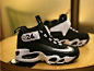 科比复出版24号 情侣鞋出货 耐克 Nike Air Griffey Max 1 GS 前后气垫训练鞋 篮球鞋情侣鞋 潮款男女鞋
材质：头层皮＋气垫＋耐磨橡胶底
尺码：36--44
微信：zhangpingsimida 
Q Q：1107503967
微店地址：http://wd.koudai.com/s/216047825