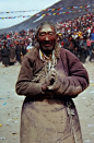 #花瓣爱摄影#西藏，朝圣路上的老人……“他们的脸和手脚都脏得很，可他们的心却是干净的。”——《可可西里》