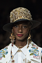 detail-defile-dolce-amp-gabbana-printemps-ete-2019-milan-detail-201.jpg (1800×2700)