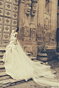 #赏心悦目#曼妙的黑白大片，最简单的色彩，唯有气场的强大可以支撑Julia Kontogruni 2015婚纱