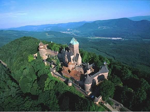 法国上-考内格斯堡城堡
        ...