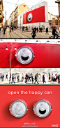 意大利一家代理商做的可口可乐户外广告，（见图）“open the happy can”，一拉易拉罐的拉环，就“张开嘴笑”！