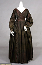 裝｜1838年前後，女子服裝。