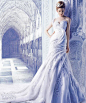 【 Michael Cinco】2013年的春夏婚纱系列。宛如美人鱼般的高领长袖礼服，配有装饰着同样奢侈的细节戏剧性的剪影，晶透的白色仿佛是Elsa的冰雪王国。
