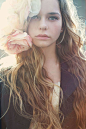 bohemian beauty {flowers and loose waves}: 