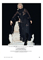 摄影师 Haris Farsarakis 为《ELLE》希腊版 2021 年 10 月号拍摄的一组夜间时尚大片，模特 Zuzanna Kaczmarek 身穿 Dior、La Perla 和 Saint Laurent 等品牌出镜演绎80年代夜女郎风尚。 ​​​​