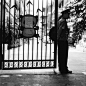 詩書街，被帖單張的熊貓和倚站在鐵門的保安

转自豆瓣-Hades-https://douban.com/people/iamway/
