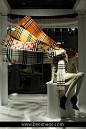 Burberry（巴宝莉）创意围巾主题櫥窗设计