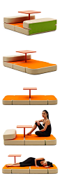 这些可折叠的坐垫为设计提供了模数化、灵活性和可适应性，能够从座椅变成一个休闲沙发或是简易床垫，使用者可以根据自己的需要组合、折叠坐垫。好稀饭~