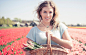 明亮,人,休闲装,农业,生活方式_487125517_Happy young woman on a Dutch farm_创意图片_Getty Images China