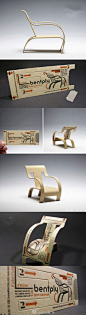 设计师为当地的家具商bentply设计了这款超有创意的名片，看上去就像是普通的瓦楞纸，但只要按照凹槽的纹路你就能把它变成一张小巧的椅子。