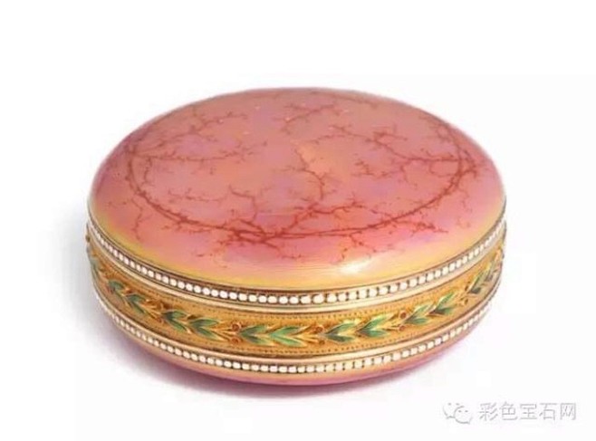 粉色梳妆盒，by Fabergé。俄国珠...