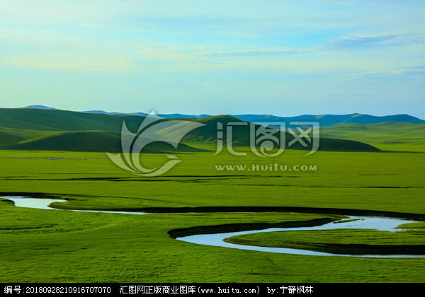 夏季草原河流