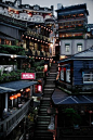 「千与千寻」般的迷宫城镇——台湾·九份。市井之中浮动着隐秘气息，童话般的所在。