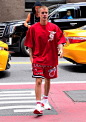 5月24日: 高清照片JustinBieber（#贾斯汀比伯#）在纽约。（3）

#我爱贾斯汀比伯##belieber# ​​​ ​​​​
