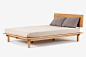用传统木建筑的搭建方式组装而成的一张床，追求构造的精密性和细节的丰富度。