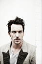 乔纳森·莱斯·梅耶斯 Jonathan Rhys Meyers
是明星吗？