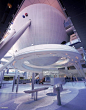 美国自然历史博物馆新的海顿天文馆/罗斯地球与太空中心的宇宙大厅内。
