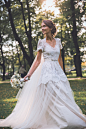 Katya Katya Shehurina Wedding Dress Collection | Bridal Musings Wedding Blog 15 #国外婚礼# #唯美婚礼# #婚礼布置# #最美新娘# @予心木子