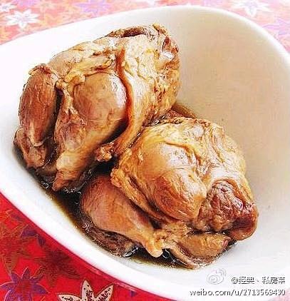 经典丶私房菜【懒人版酱肉】材料：猪腿碎肉...