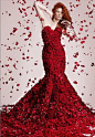 I love red 热情似火の如花绽放
















英国设计师马西用1725朵玫瑰所设计的华丽长裙，用意是提醒人们一定要善待自己的恋人