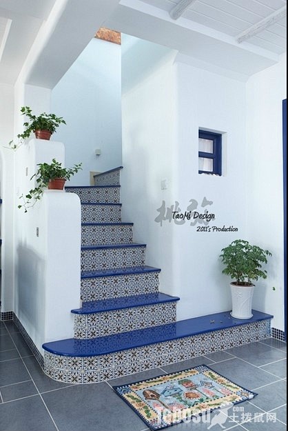 地中海阁楼楼梯装修效果图—土拨鼠装饰设计...