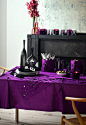 具有古典意味的紫色餐桌设计