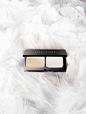 Bobbi-Brown-Weightless_Compact_Foundation_Feathers_REV