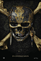 来啦！《加勒比海盗5：死无对证》首款海报发布！！！黄金骷髅！！首款预告将于今天早上发布！2017年5月26日北美上映，杰克船长再次扬帆起航！