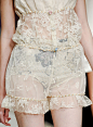 Kristina Ti 蕾丝 T台时装 晚礼服 婚纱美丽的细节。。 #时尚秀#  #服饰服装制作细节# #时尚优雅# @予心木子