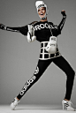 名模Adriana Lima为了意大利时尚杂志Vogue拍摄的时尚封面