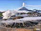 印尼东爪哇省的婆罗摩火山和赛梅鲁火山