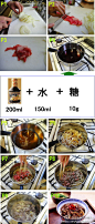 日式 #牛肉饭# 简单在家做。材料：五花牛肉200g、洋葱半个、姜丝少许；调料：日式好炖家炖煮料200ml、水150ml、糖10g(根据喜好适当调整)。做法：将调料和姜丝放入锅内加热，再加入洋葱，洋葱变软后，加入牛肉待其变色后撇去浮沫关火盖上盖子稍等一会盛在米饭上，牛肉饭就做好了。