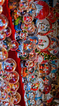 特伦蒂诺-上阿迪杰的一个圣诞市集，南蒂罗尔，意大利 (© Carlo Trolese/500px)
意大利北部是欧洲圣诞集市的起源地之一。季节性的集市，提供了传统的手工或本地制作的礼品。圣诞集市也作为一种节日狂欢节。大部分集市开始于十二月初，经常会有现场音乐，基督诞生的场景和季节性的食物，吸引大量的节日购物狂前往。
2016-12-25
