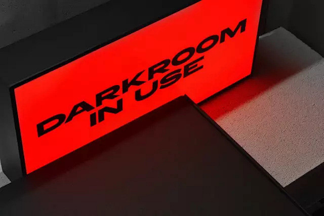 Darkroom在线时尚概念店红而高雅的...