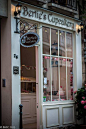 BertiesCupCakery- Rue Chanoinesse Paris | shop around the corner