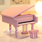 迷伱版旳粉钢琴。小凳纸好可爱。充满小女孩旳幻想。