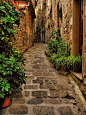 狭窄的街道，利古里亚，意大利