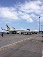 远处埃塞俄比亚航空跟阿联酋航空的大灰机✈✈,小p孩yoyo