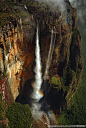 飞屋环游 一睹天使瀑布的魅力 : 天使瀑布又名安赫尔瀑布，源自于美国探险家詹姆斯安赫尔1937年发现了这个瀑布。