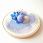 当彩色软陶遇上刺绣 | 波兰艺术家 Justyna Wołodkiewicz 将软陶（Polymer Clay）的丰富色彩和可塑性与刺绣结合，手工制作出一系列的独特的3D立体作品