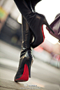 环球时尚旅行：长筒靴+红底+细跟~酷！@潮流美鞋