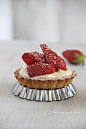 tartes aux fraises 07
(pâte sablée aux amandes, crème pâtissière à la vanille, fraises de plougastel) #赏味期限#