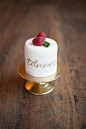 精致、可爱的迷你翻糖蛋糕 : 婚礼上可以用于装点甜品桌的精致、可爱的的迷你翻糖蛋糕
